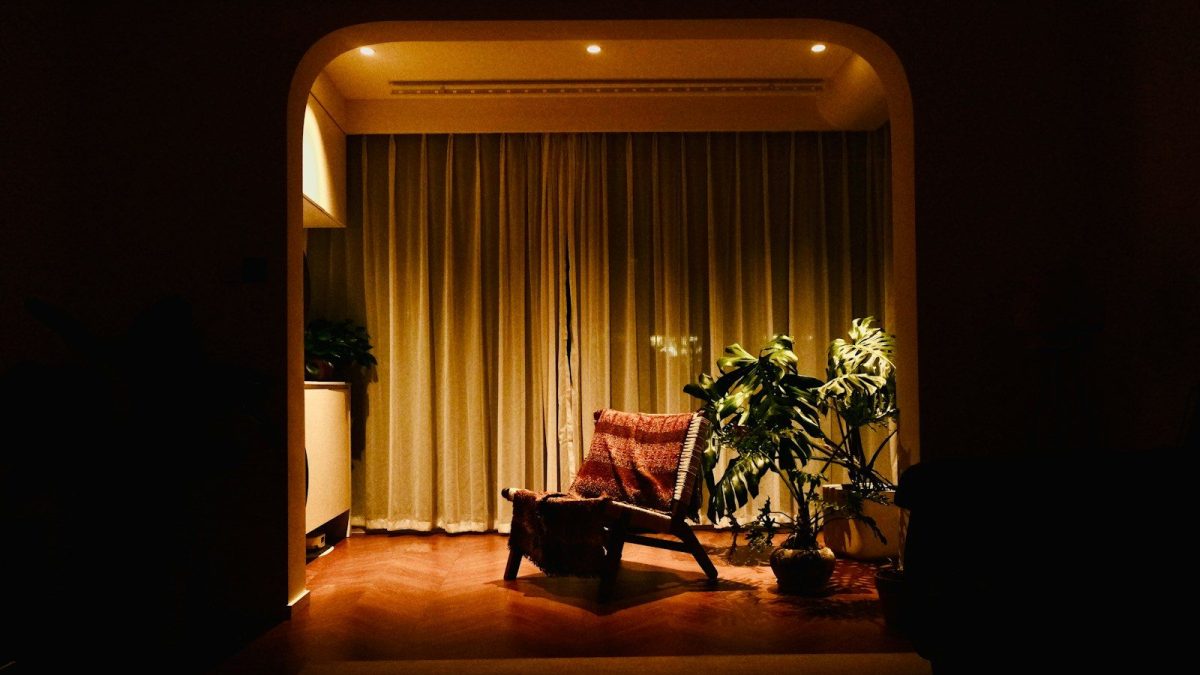 Espacio de calma en casa con decoración acogedora